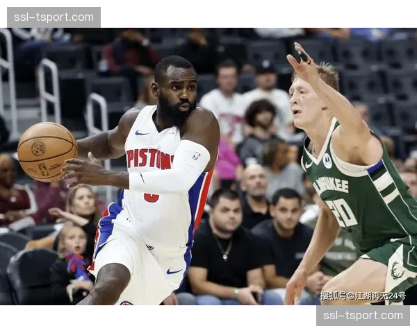 特写：活塞主场致敬队史名宿，现场大屏幕播放经典夺冠时刻