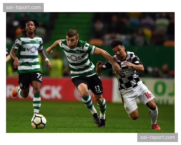 多家媒体透露,马赛正在密切关注里昂中场卡克雷的合同情况 多家媒体透露,马赛正在密切关注里昂中场卡克雷的合同情况